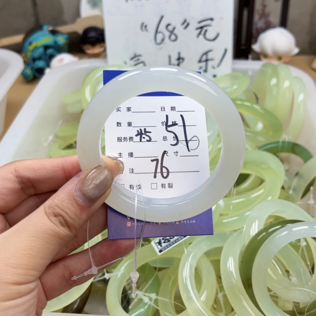 【闪购商品】蛇纹石玉手镯未镶嵌小**?