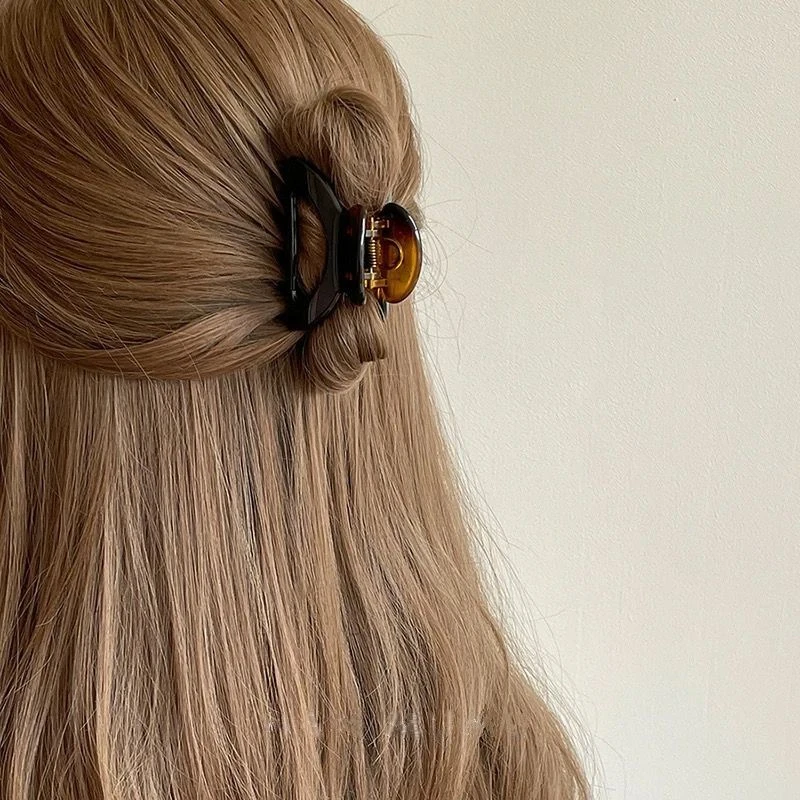 韩国ins镂空半圆中号抓夹女气质高级感亚克力轻便发夹半扎鲨鱼夹