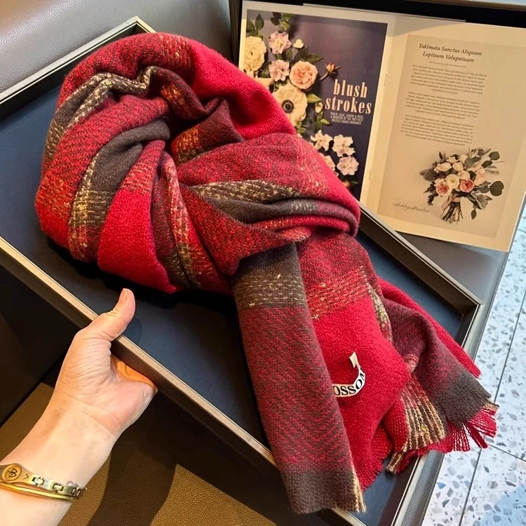 法国轻奢新年围巾女百搭洋气保暖围脖长款烫金红色格子披肩秋冬季
