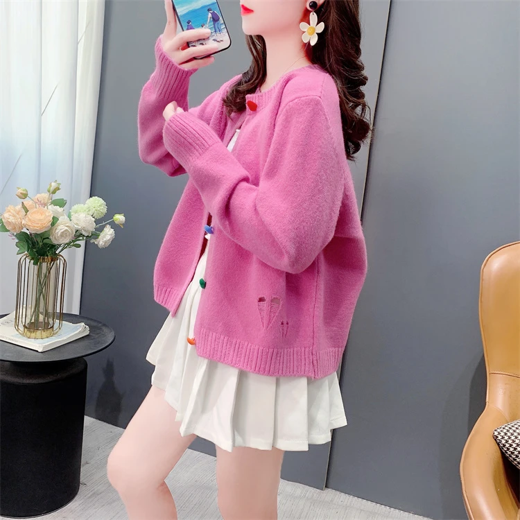 温柔风别致彩扣破洞针织开衫女秋季2024新款宽松软糯毛衣外套上衣