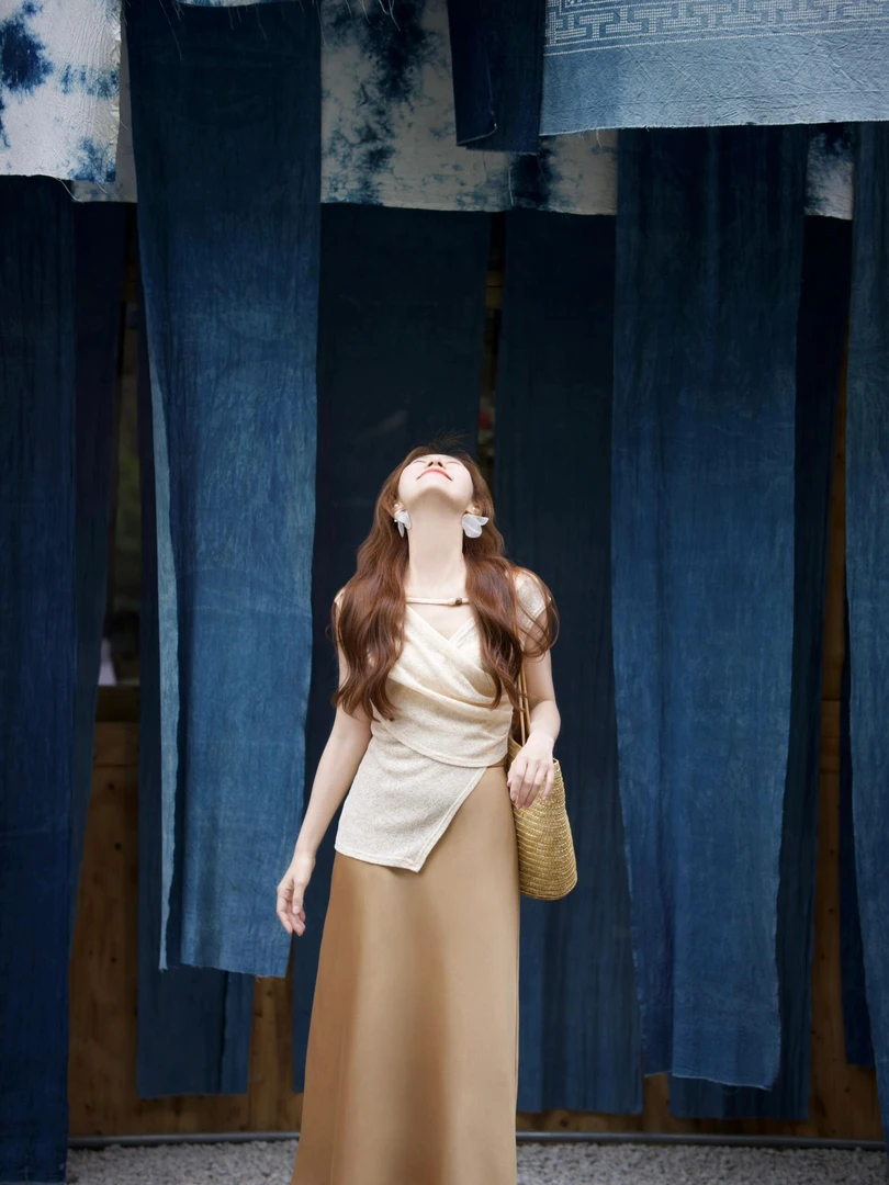 2024夏新款不规则针织修身显瘦上衣百搭时尚高腰缎面半身裙两件套