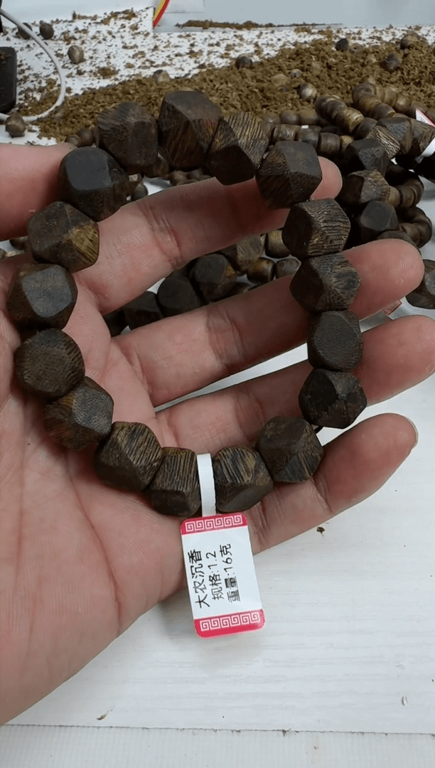 【闪购商品】沉香手串乌身1.2单圈15克灯笼珠