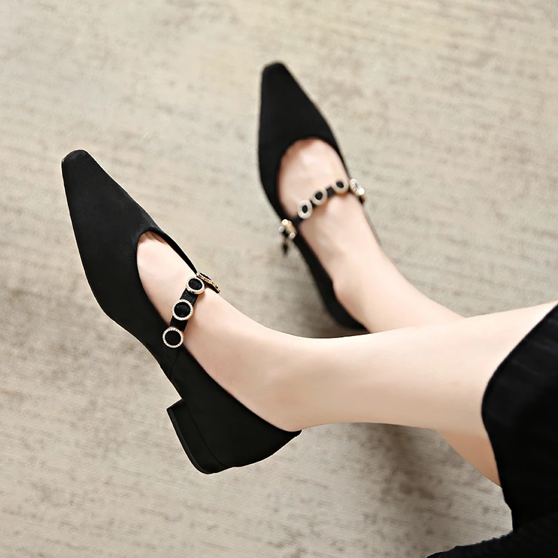 达莎琦尖头低跟单鞋女2024新款法式浅口水钻雅丹黑色工作鞋507-2