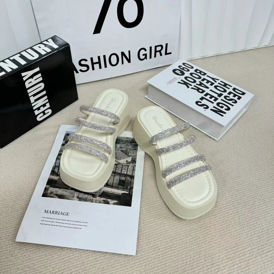 2024新款时尚休闲百搭女款凉鞋/CC/1515