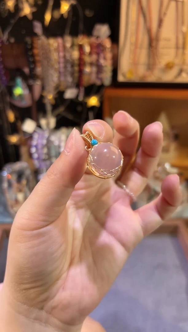 【闪购商品】水晶手链未镶嵌D068粉晶金色吊坠(赠送项链)