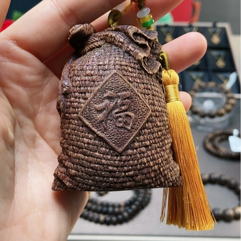 【闪购商品】沉香木手把件富森红土