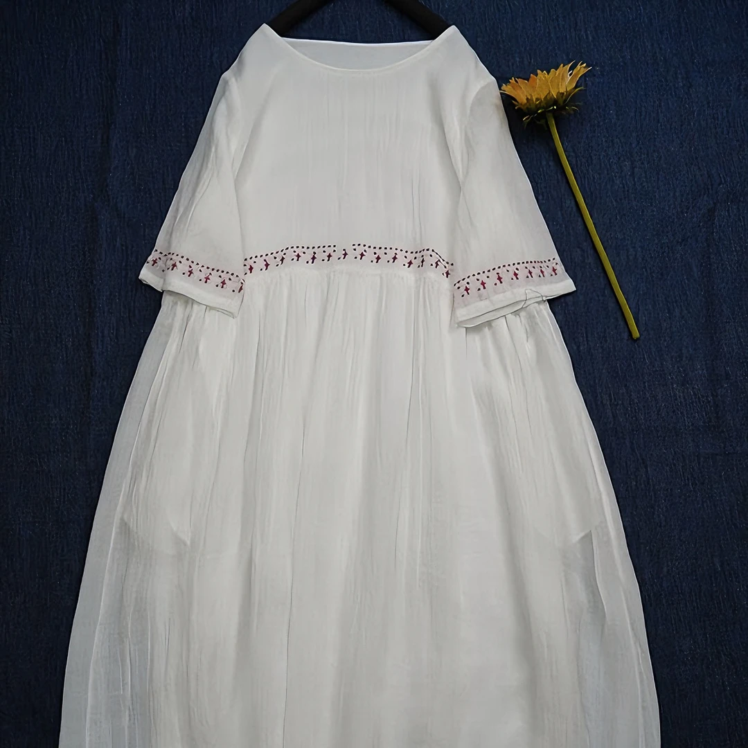 静家 国风夏季新款苎麻旅行风文艺中袖轻薄肌理刺绣大摆连衣裙