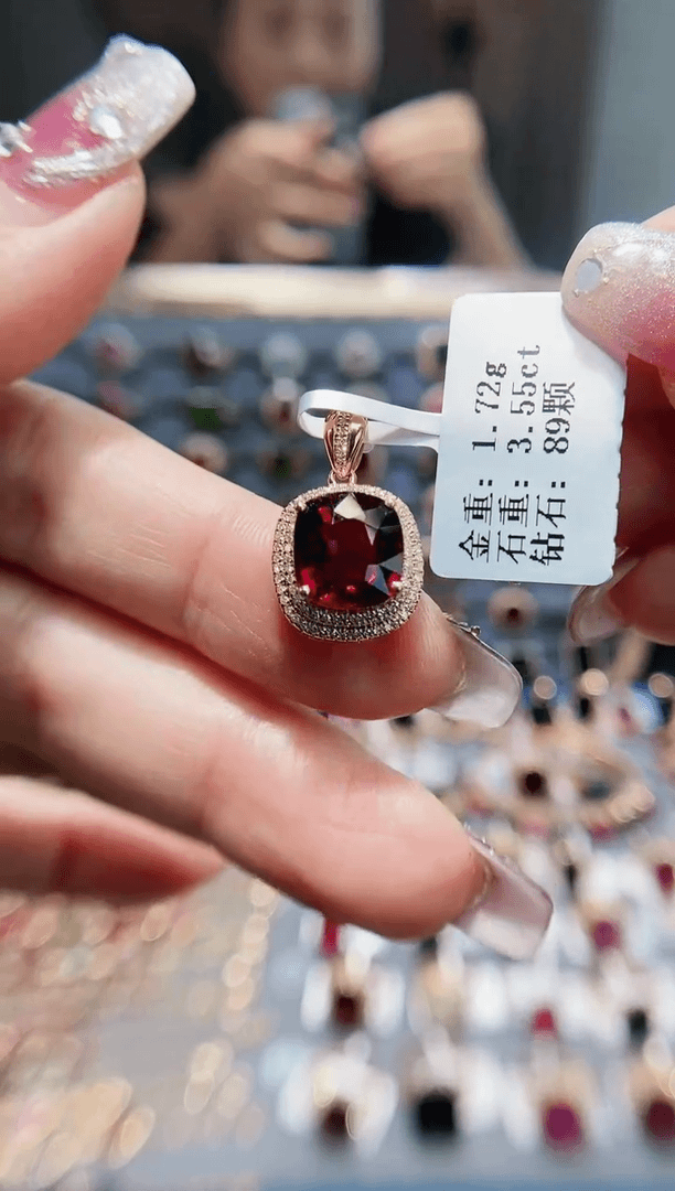 【闪购商品】碧玺颈饰18K金镶嵌3.55ct