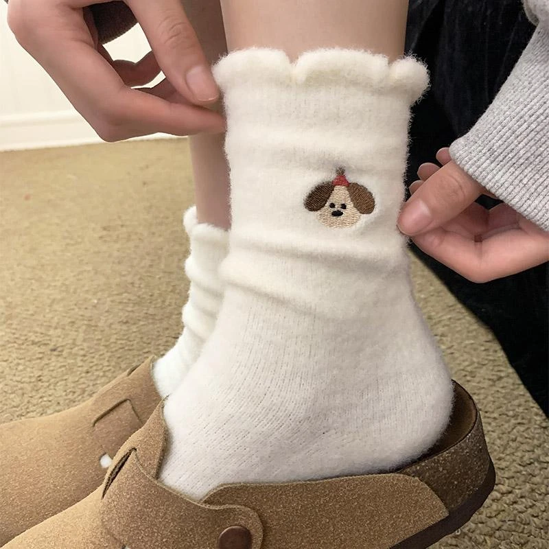 白色袜子女秋冬款中筒袜加厚保暖可爱冬天居家毛绒地板袜月子长袜