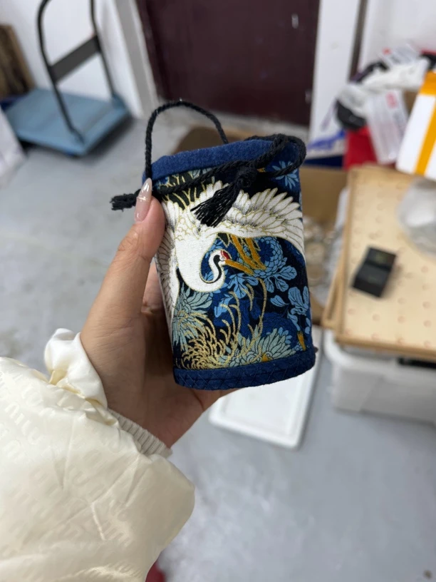 两个抽绳布套蝈蝈布套罐子