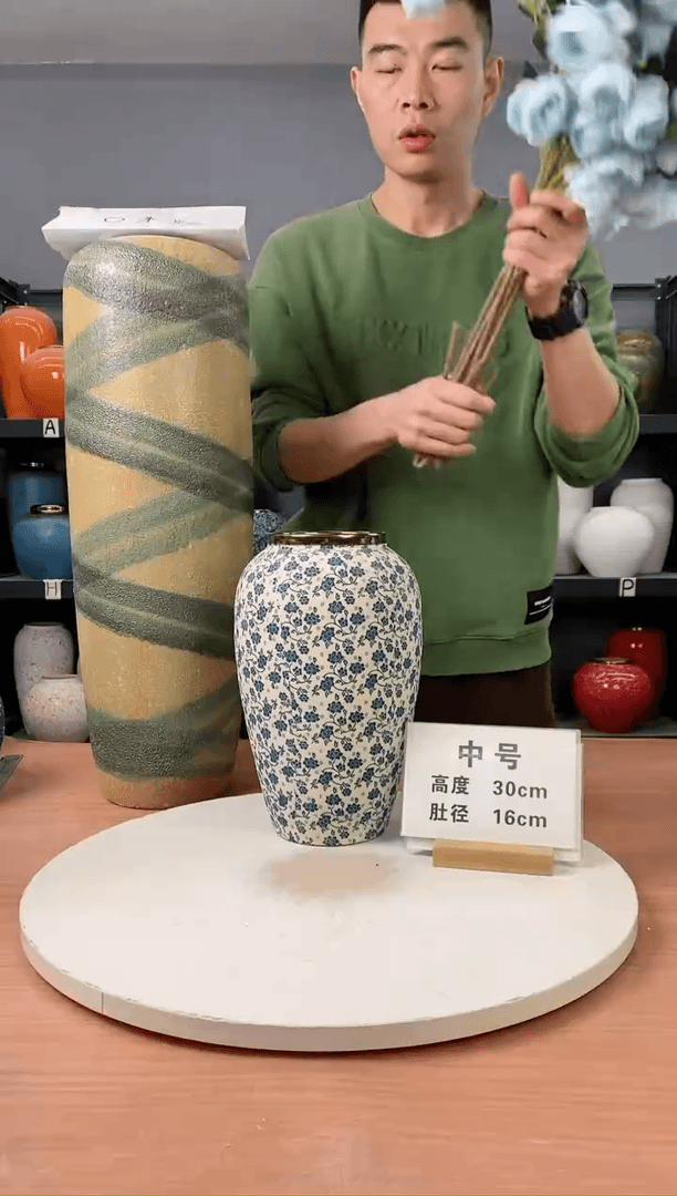 【闪购商品】陶瓷瓶瑕疵 白底小蓝花中号无花