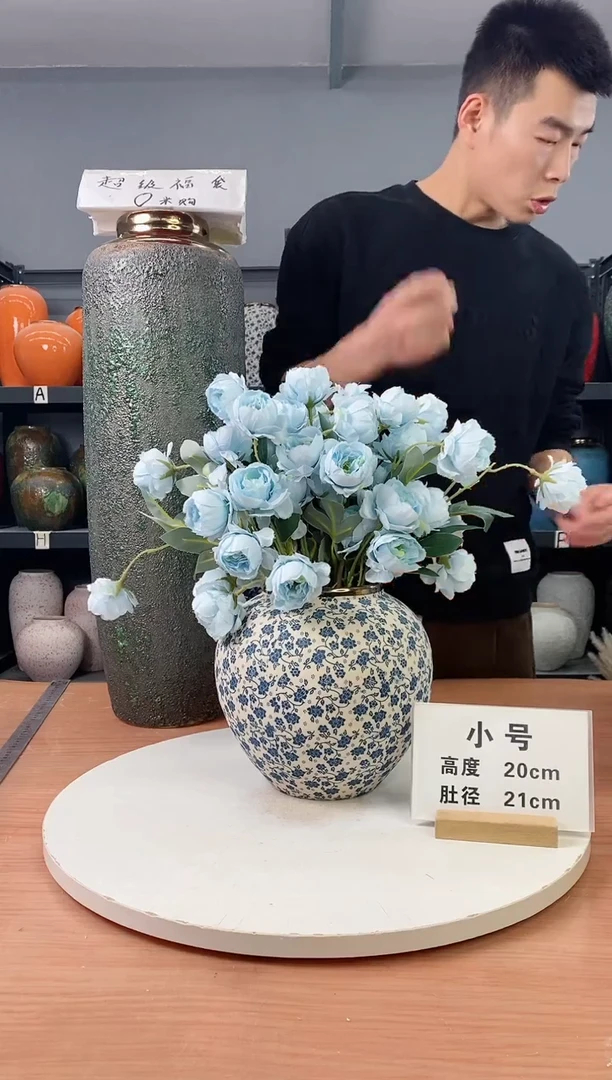 【闪购商品】陶瓷瓶瑕疵  白底小蓝花小号无花