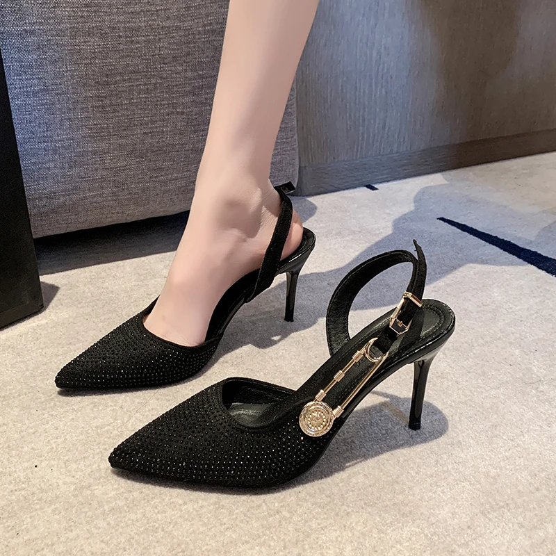 黑色水钻高跟鞋女2024年新款尖头细跟金属一字扣名媛宴会包头凉鞋