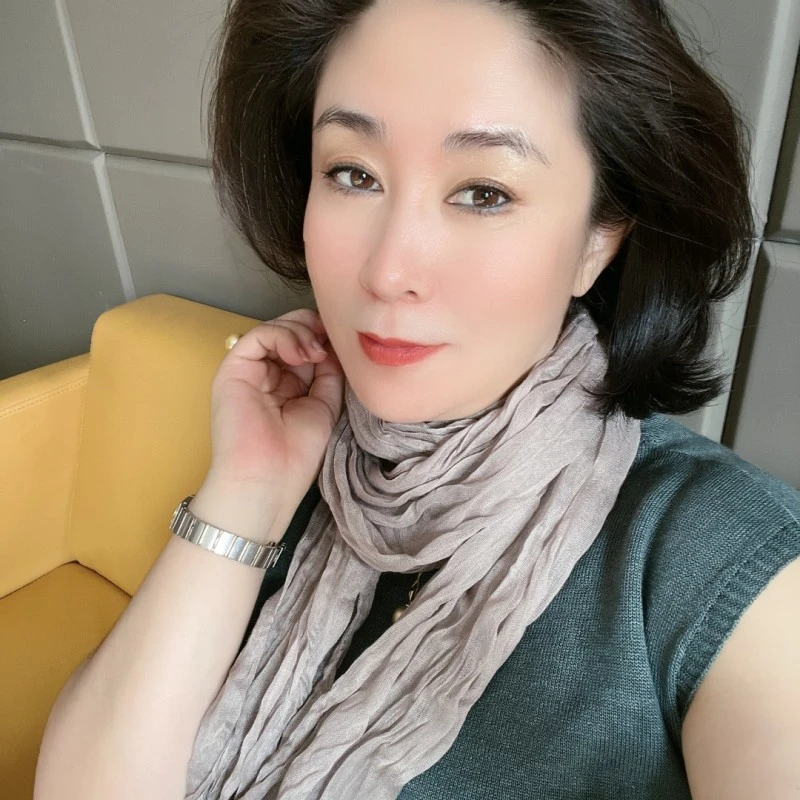 纯色百搭褶皱薄款丝巾      时尚经典洋气披肩围脖围巾减龄装饰