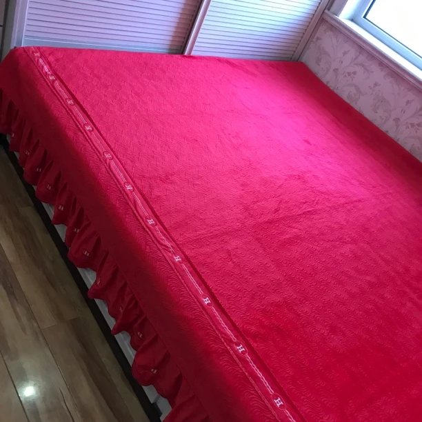 宝宝绒榻榻米、炕裙刺绣花边款2.4X2.6