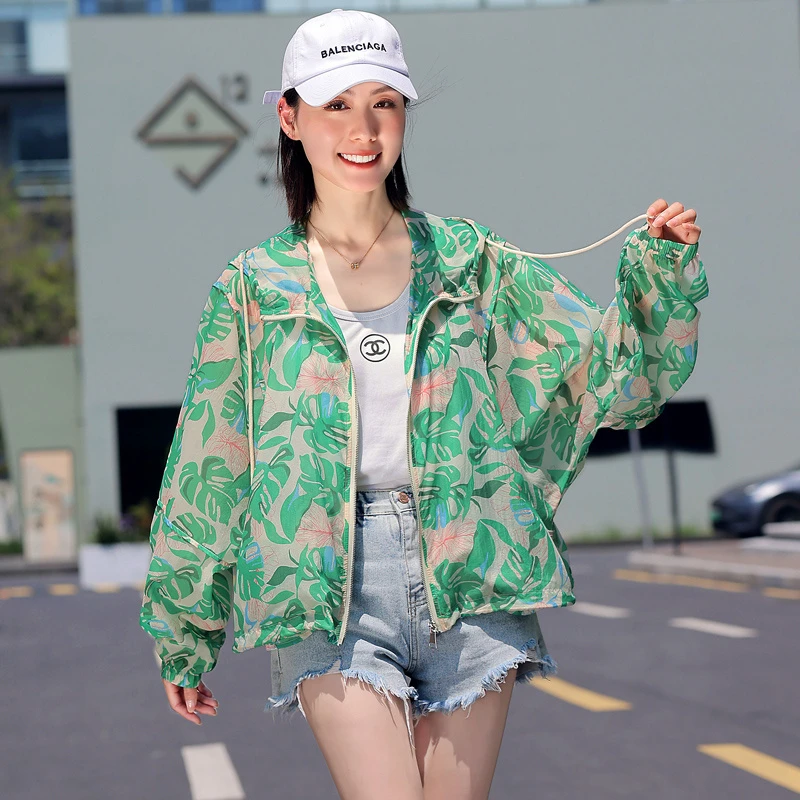 2025新款时尚洋气连帽防晒衣女款外穿大码宽松夏季薄款外套女百搭