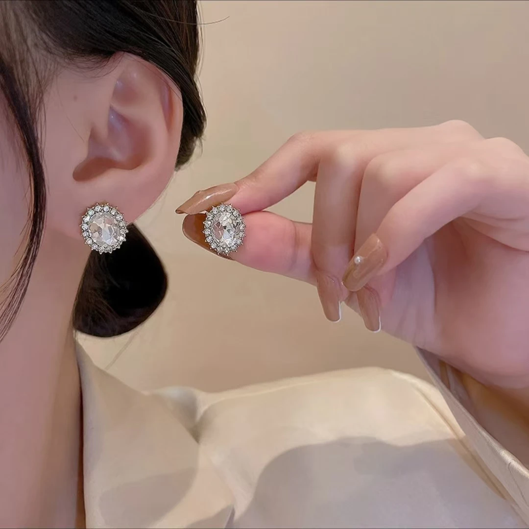 铜合金合成锆石耳饰 气质轻奢时尚百搭个性精致小众耳饰LY0597