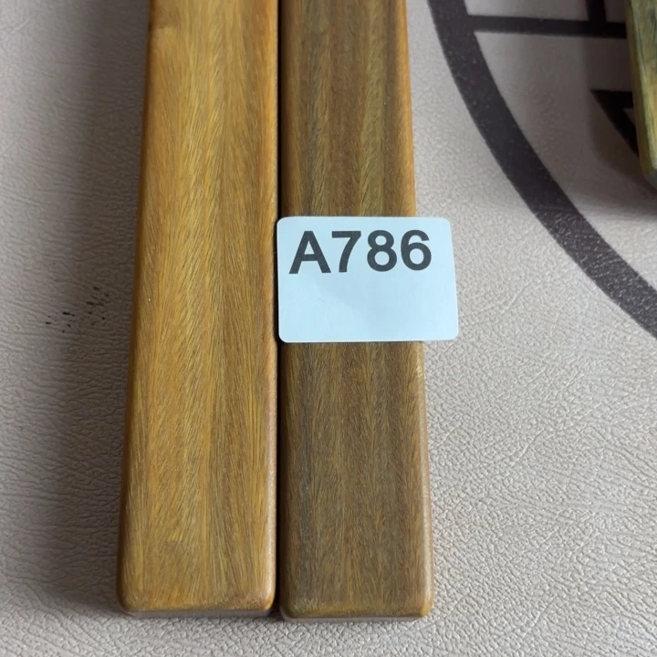 维腊木（绿檀）杨**?