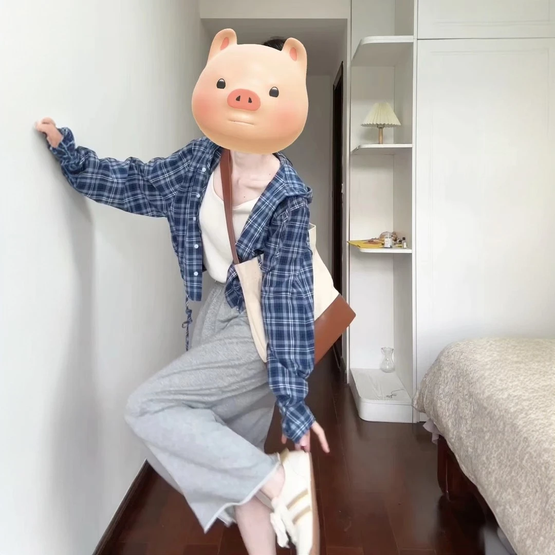 2025年早秋通勤显瘦短款连帽设计感格纹衬衫修身气质半身裙两件套