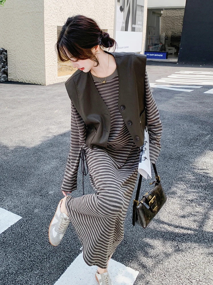 时尚PU皮马甲条纹长袖连衣裙两件套女2024秋新款今年流行显瘦套装