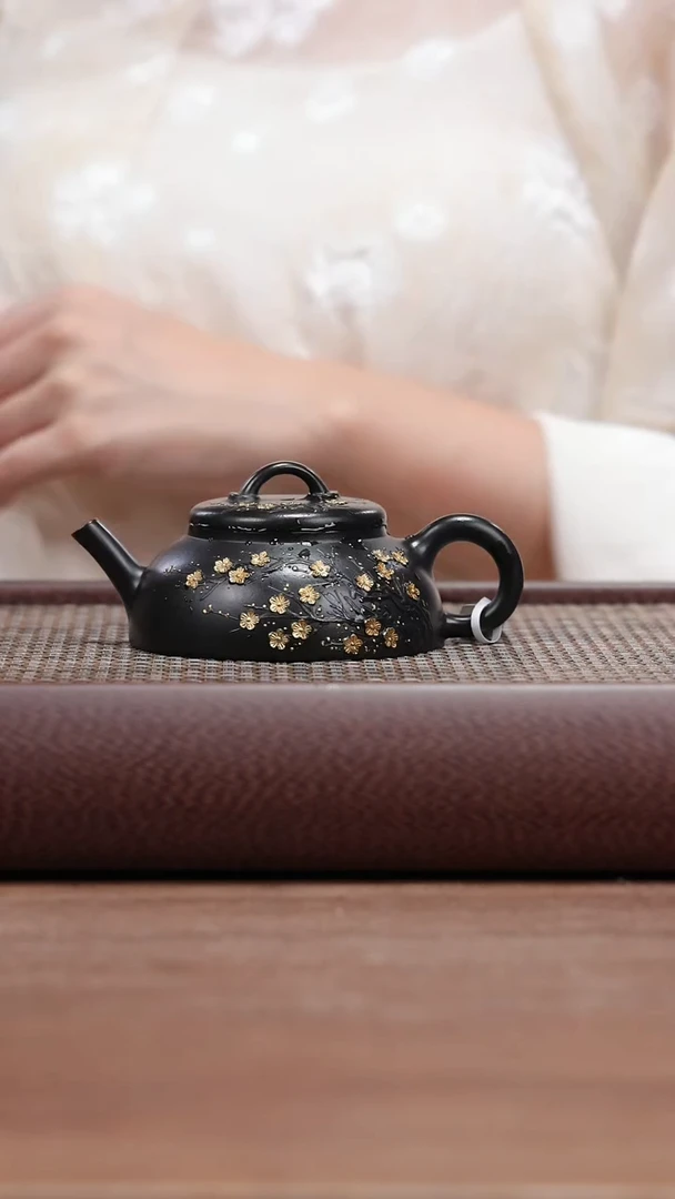 【闪购商品】紫砂茶壶陈春芬捂灰贴金蔚风CCF00001