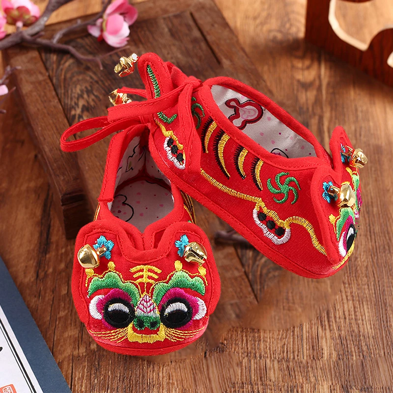 婴幼儿虎头鞋手工软底单鞋宝宝春秋老虎学步鞋周岁百岁男女绣花鞋
