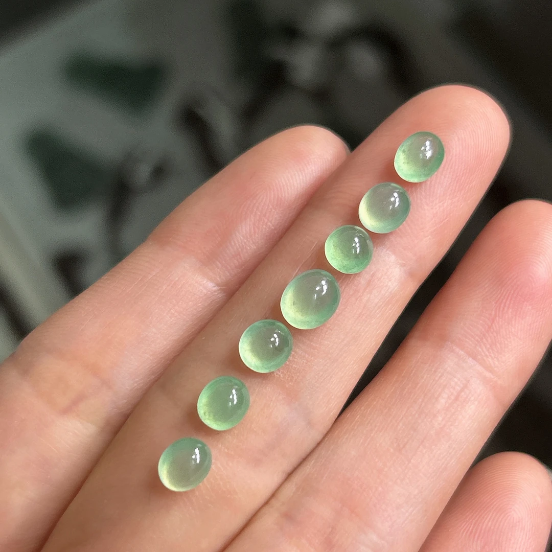 缅甸天然A货翡翠高冰起光晴水绿蛋面一手（可设计手链项链等）