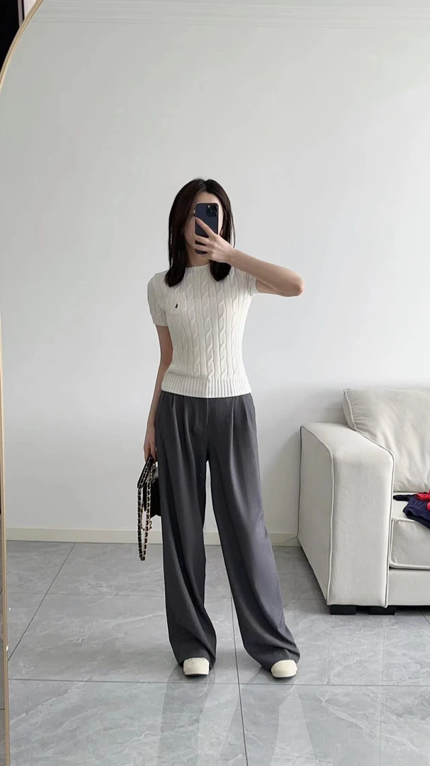 『朱小姐』“经典语录”马仔绞花针织短袖上衣 E102