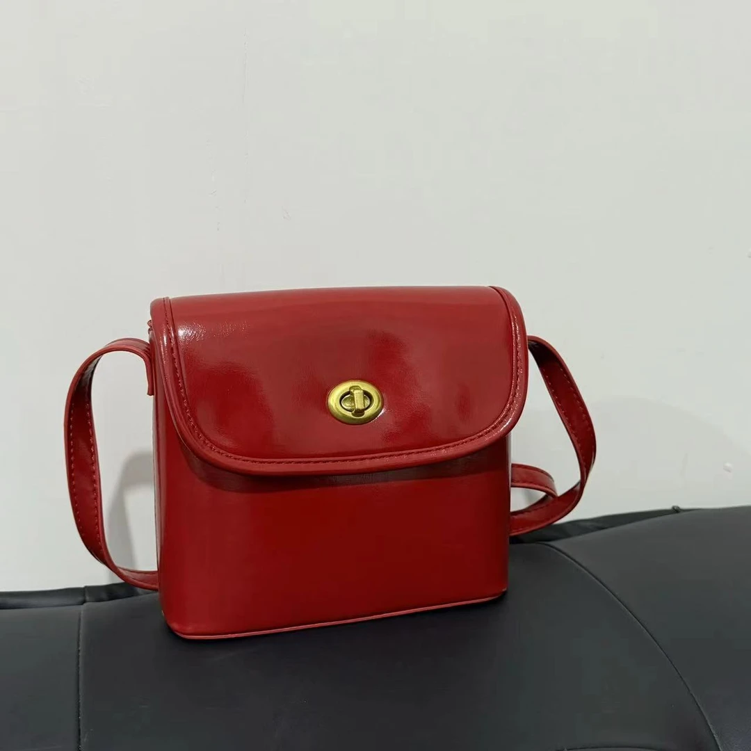 一张同学【长约18宽5高16单位cm】小众百搭精致复古小方包W94红