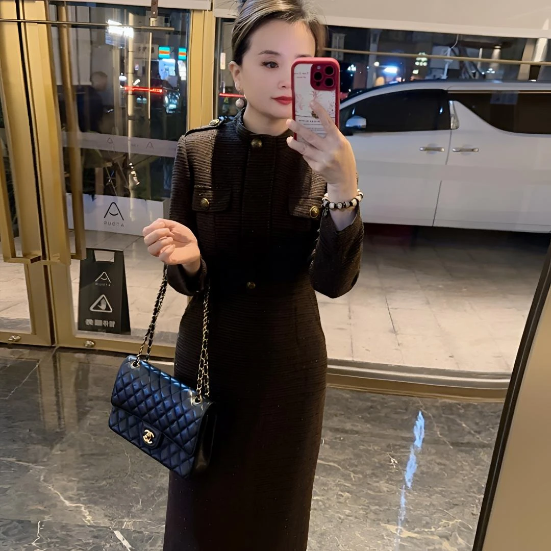 唯伊公馆秋冬新款英伦气质小香风纽扣侧口袋立领显瘦连衣裙98550