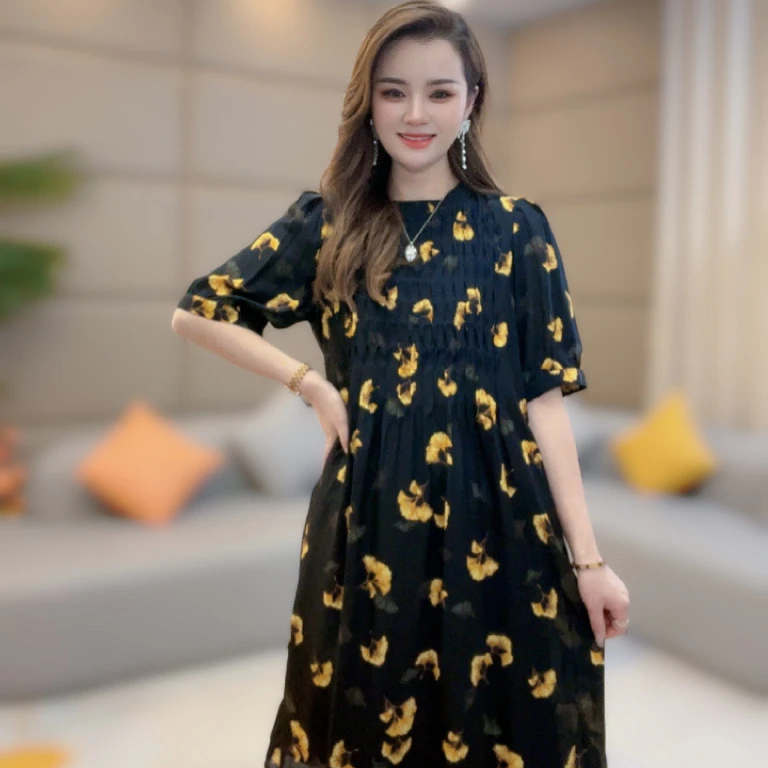 《静静心选》黑色短款圆领银杏花后背拉链真丝连衣裙  90388