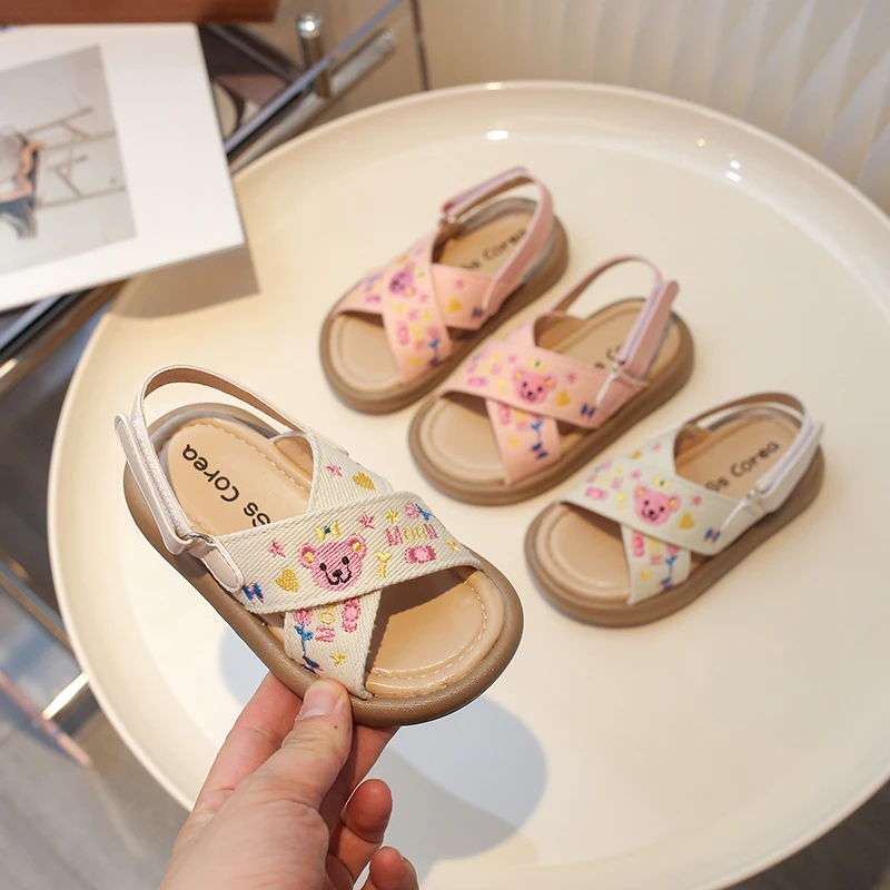 儿童凉鞋2024夏季新款韩系交叉绣花熊软底沙滩鞋小童田园风宝宝鞋