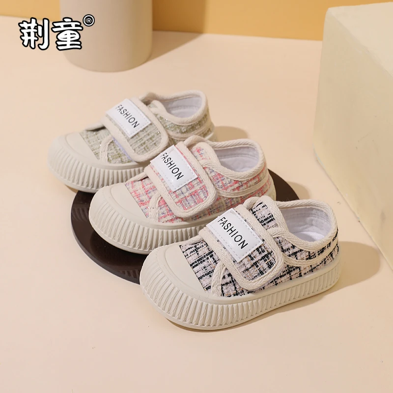 儿童帆布鞋2023秋季新款女宝幼儿园室内鞋软底百搭防踢小童宝宝鞋