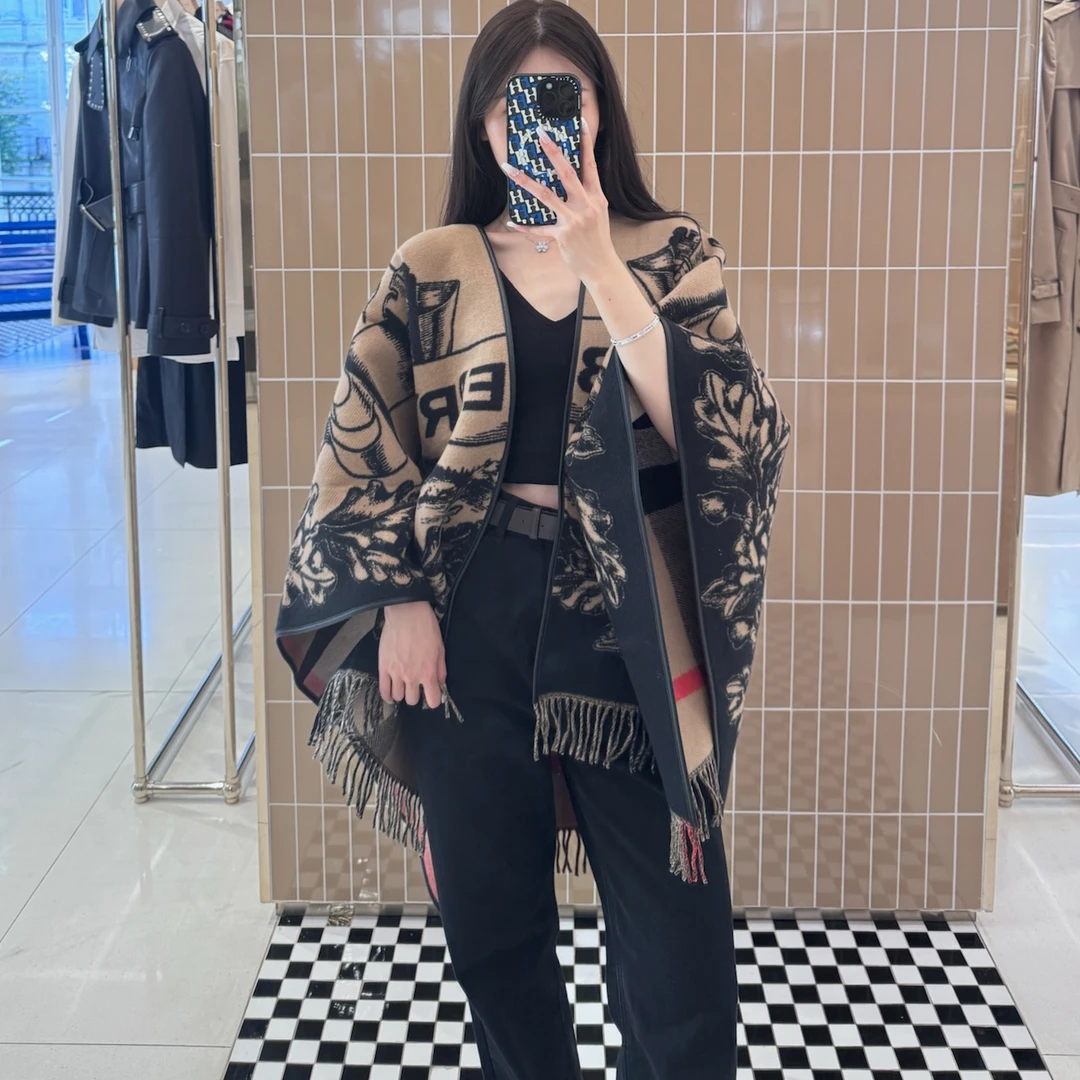 全新未使用法国巴黎BURBERRY/博柏利 新款大战马披肩围巾女士