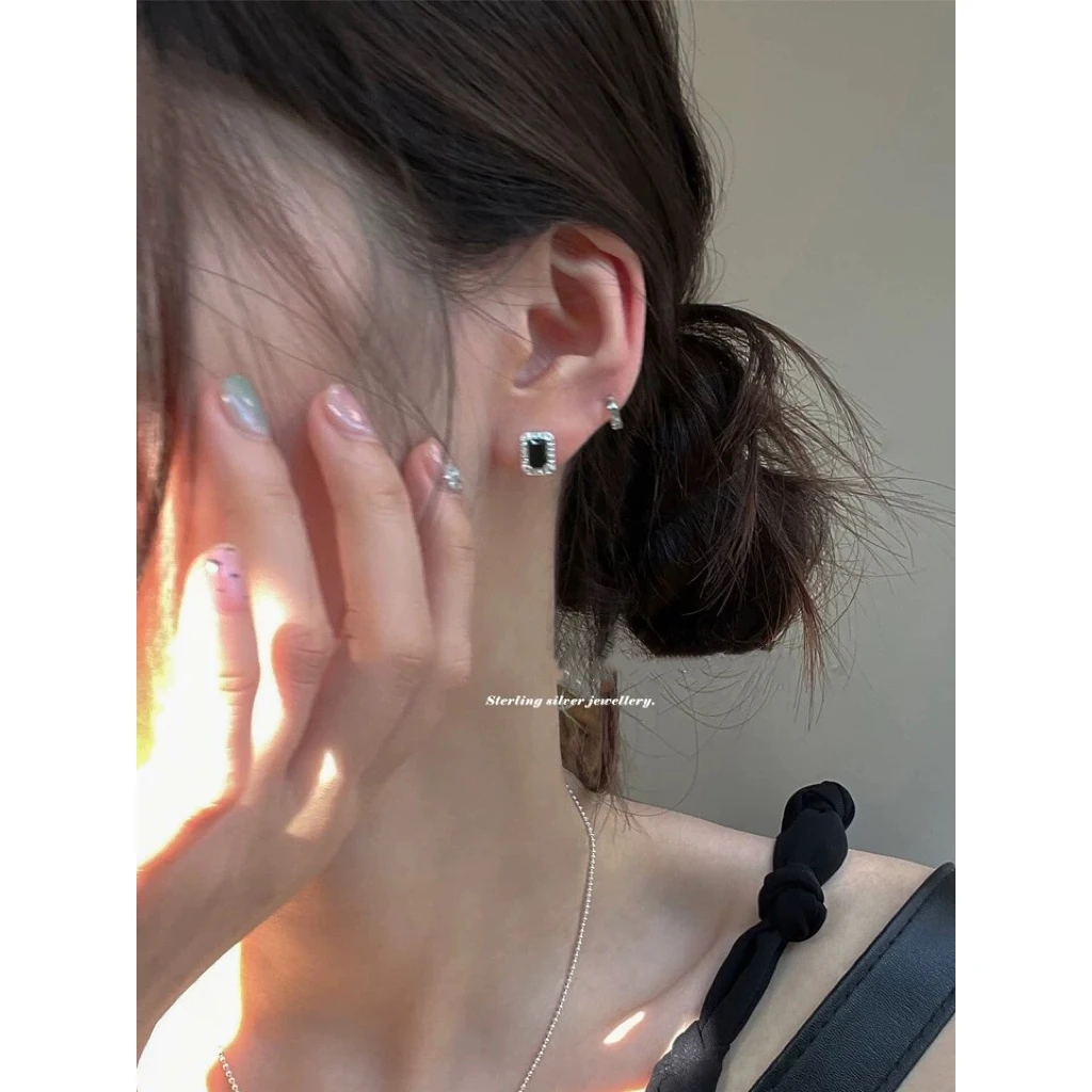 冷淡风黑色锆石「61024」方形小巧精致耳钉暗黑系耳环设计感高级感