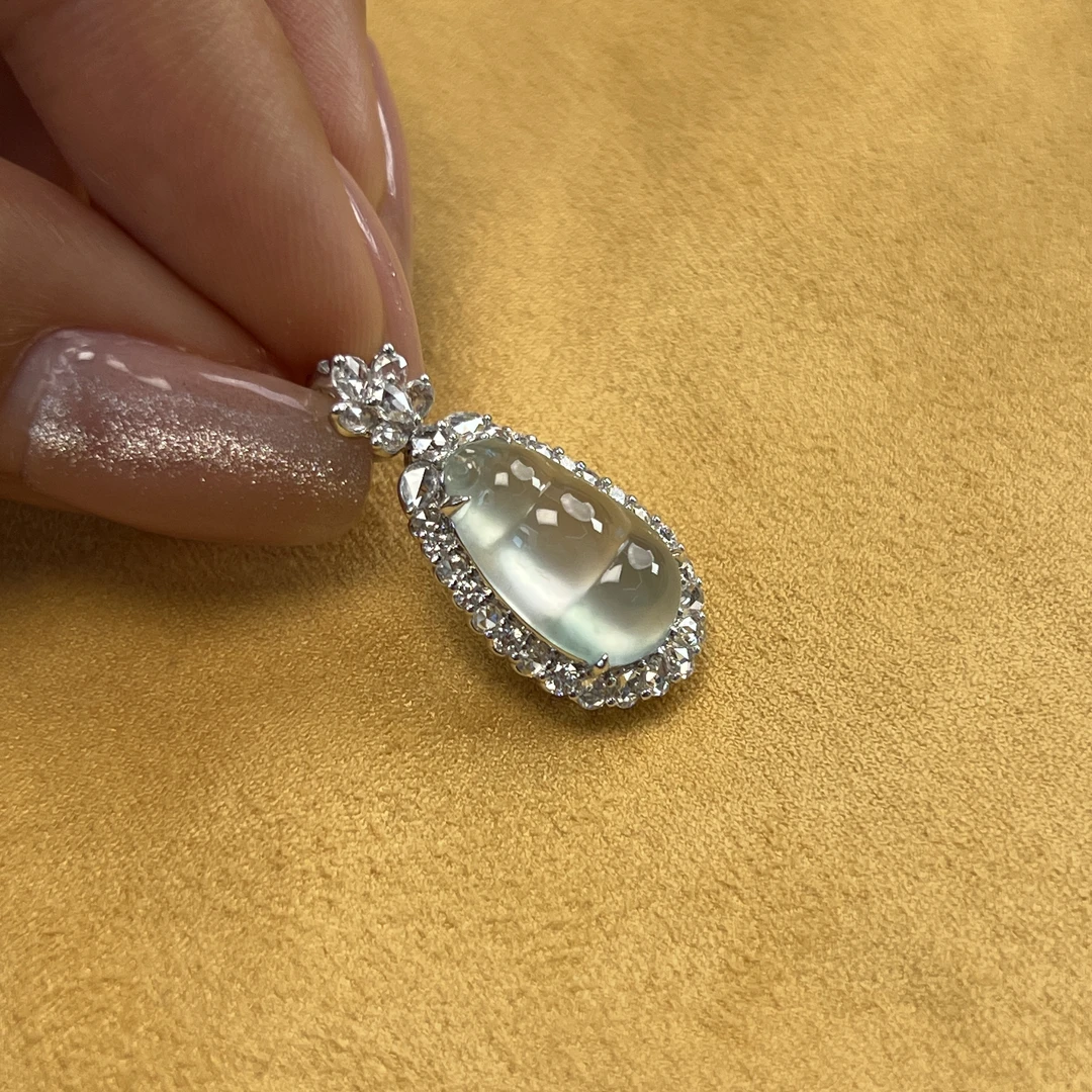 缅甸翡翠精镶高冰玻璃底晴底飘花豆子挂坠精致福豆锁骨链吊坠