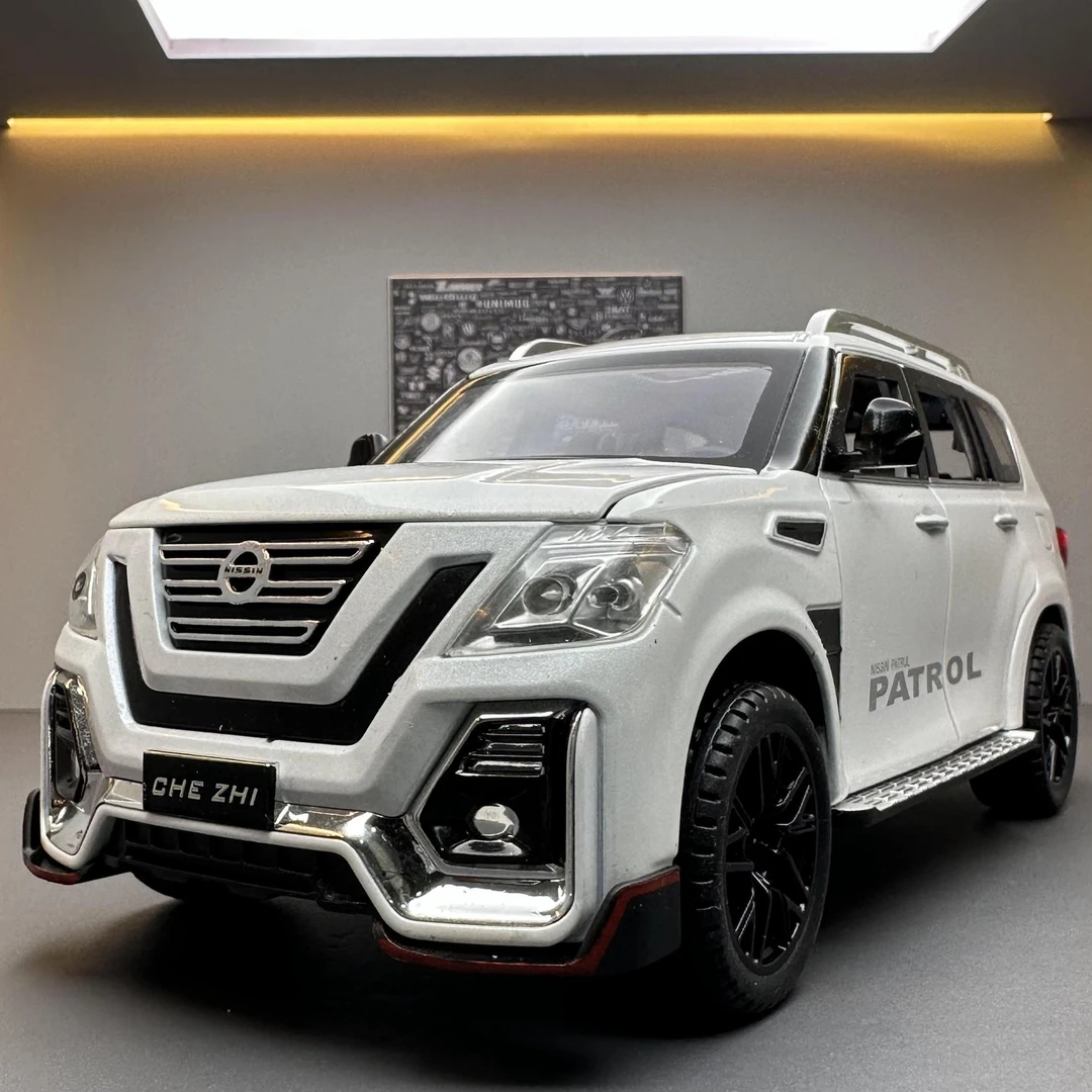 新款日产途乐 1:24合金汽车模型 车载摆件 声光开门越野车 尼桑