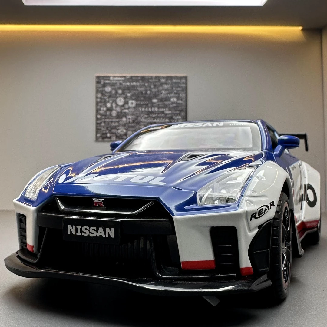 潮玩合金汽车模型 1:24尼桑GTR35 灯光音效回力开门 儿童玩具跑车