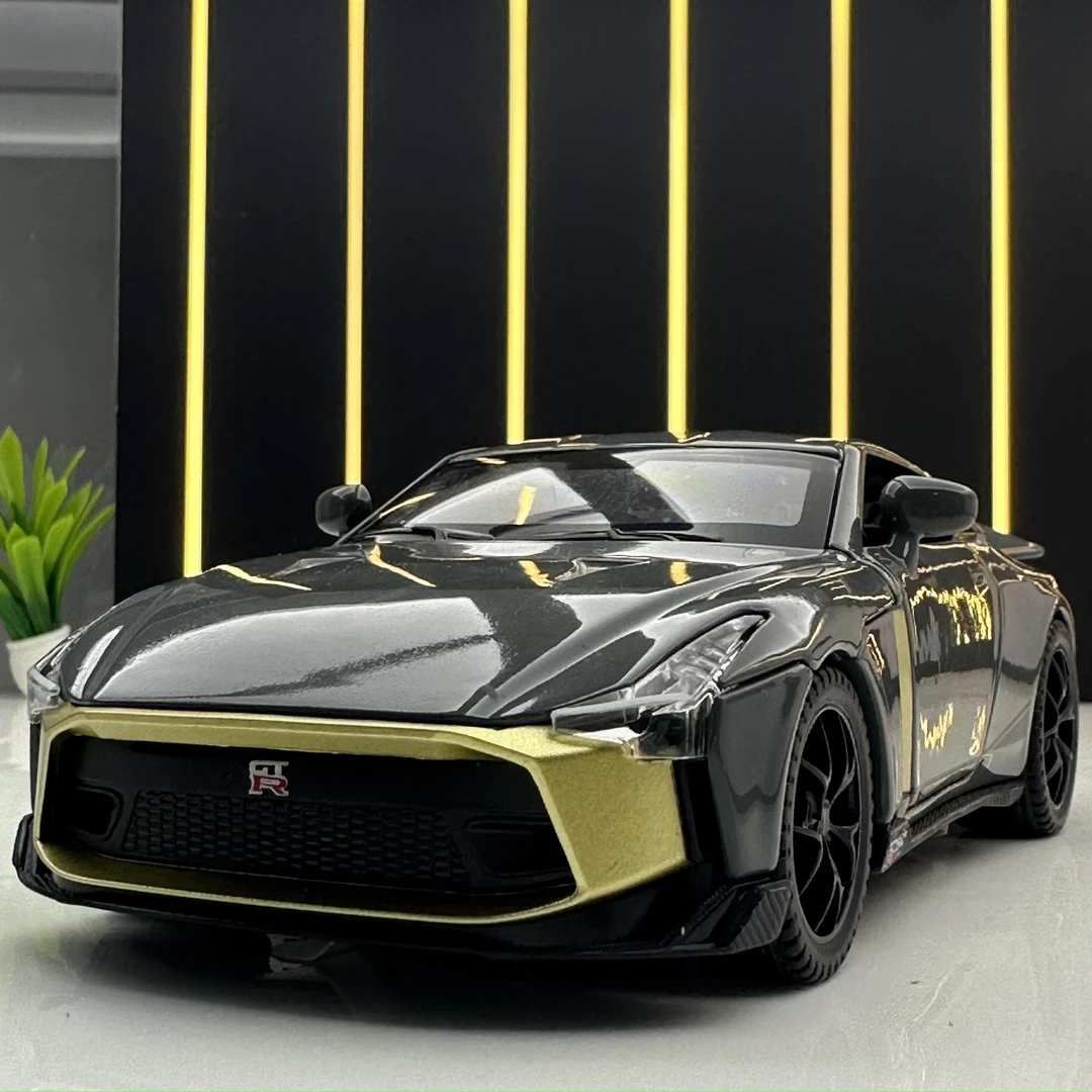 潮玩合金汽车模型 1:32日产GTR50 灯光音效回力开门 儿童玩具跑车