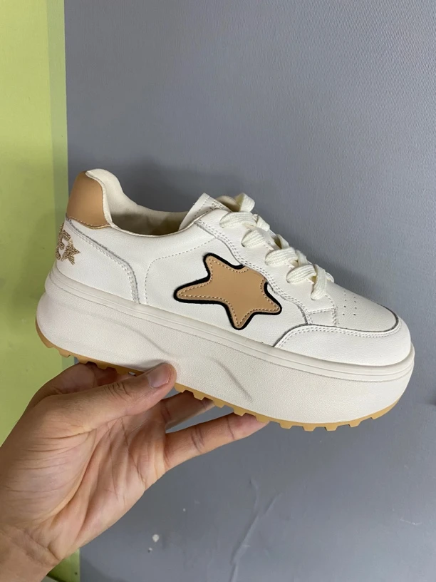 四季款时尚百搭休闲真皮女鞋，撤柜孤品