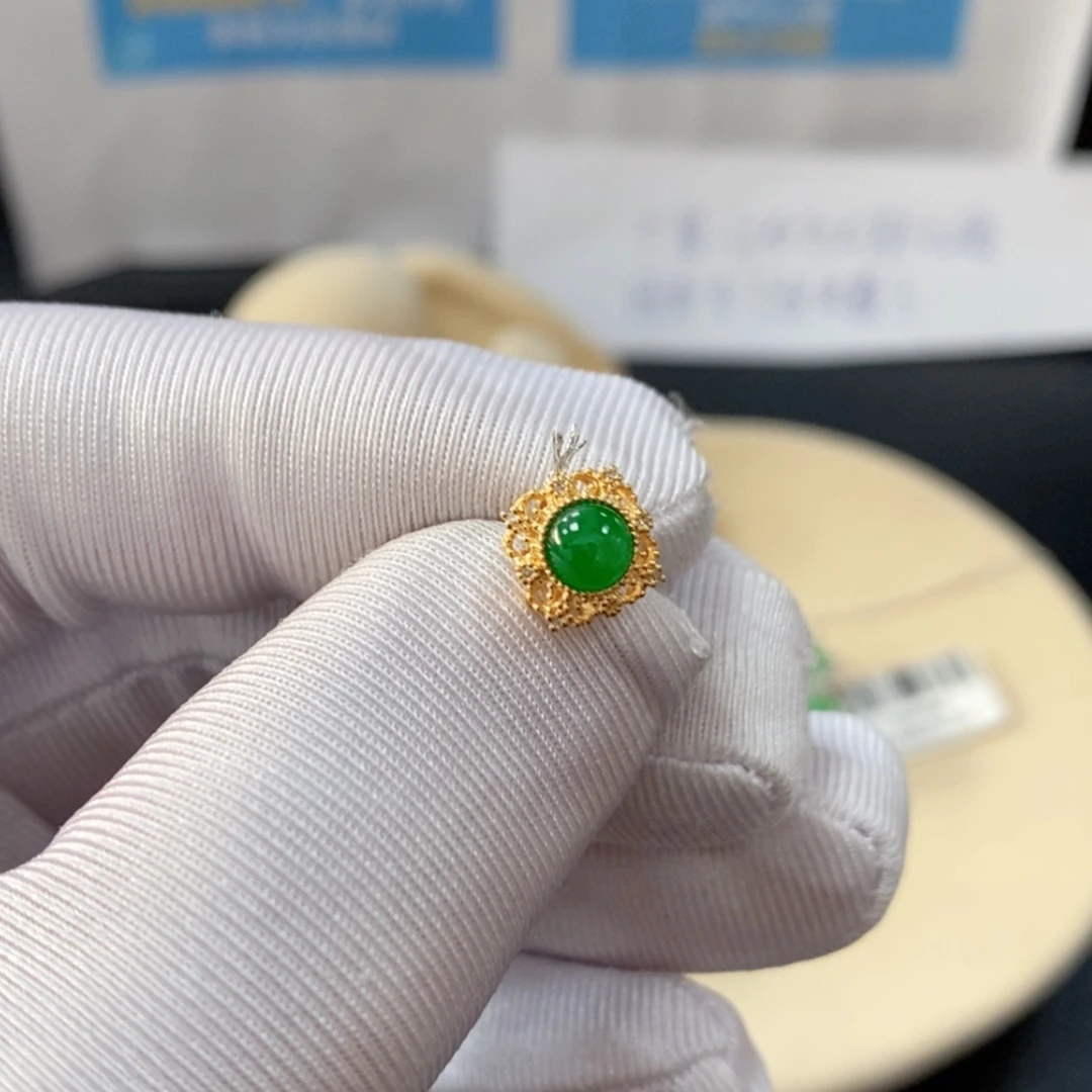 【闪购商品】翡翠手串18K金镶嵌夏**