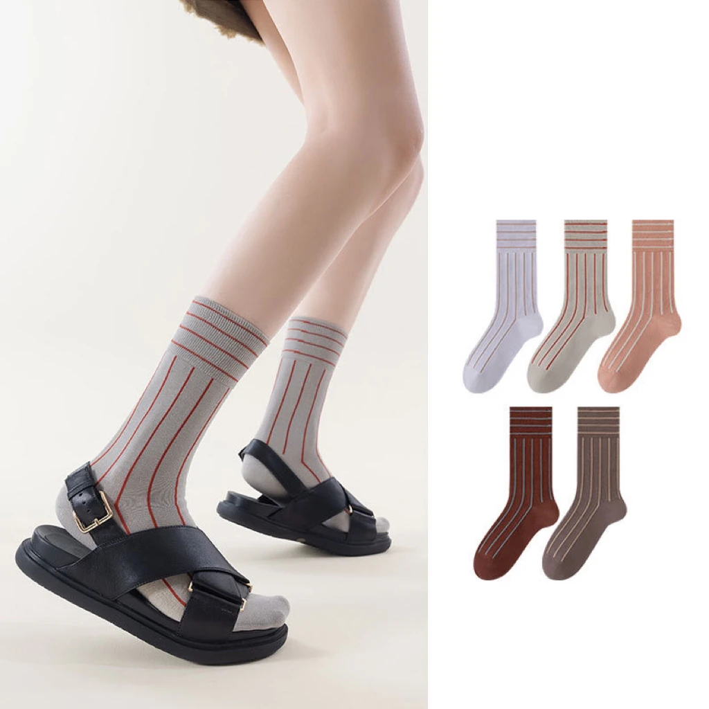 正正+时尚百搭多色竖纹中筒女袜春秋季透气可爱日系风格