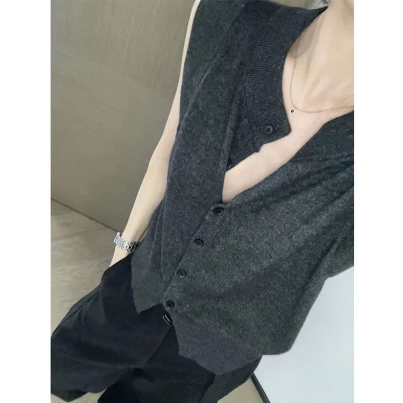 灰色针织开衫背心上衣外搭早秋季超好看的坎肩外穿短款无袖马甲女