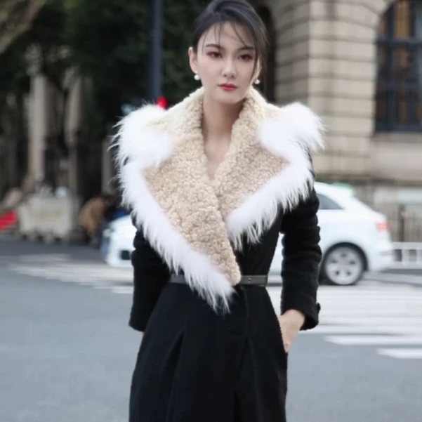 【B99官方旗舰店】女装中长款风衣拼色毛领外套 8W92