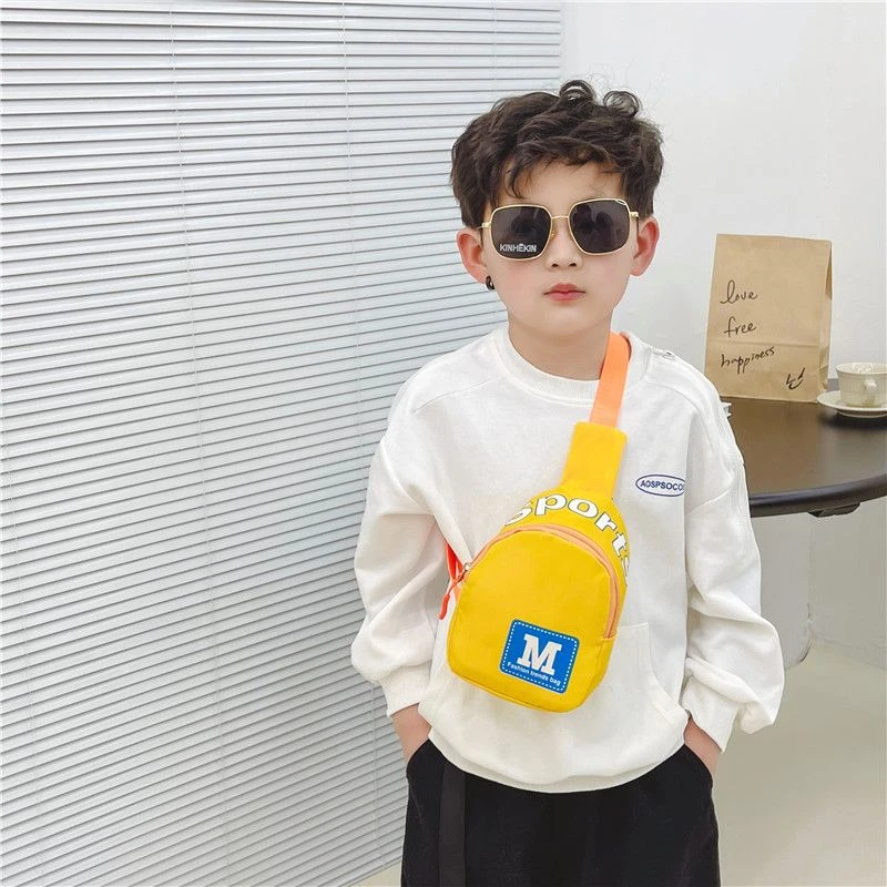 韩版儿童包包2023新款男童斜挎包网红男孩帅气胸包女孩洋气百搭包