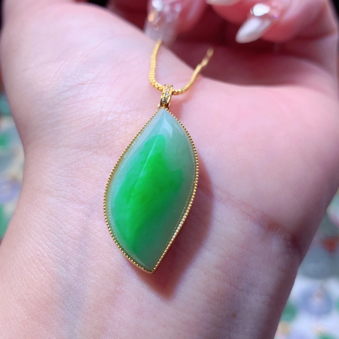 翡翠吊坠(不含链)18K金镶嵌