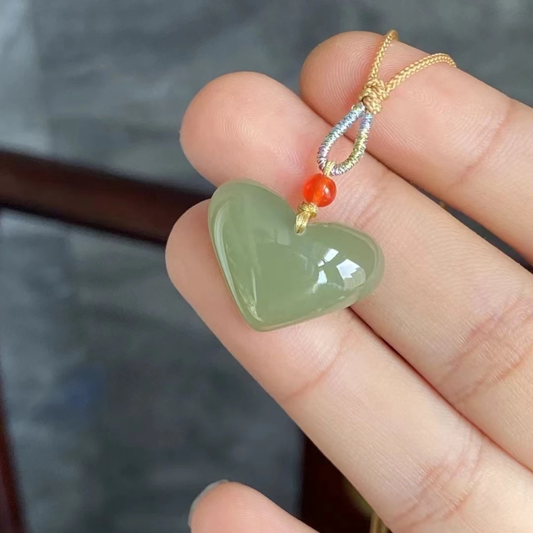 和田玉青海料湖水绿爱心吊坠16.1x22.2x7.1重量4.5克