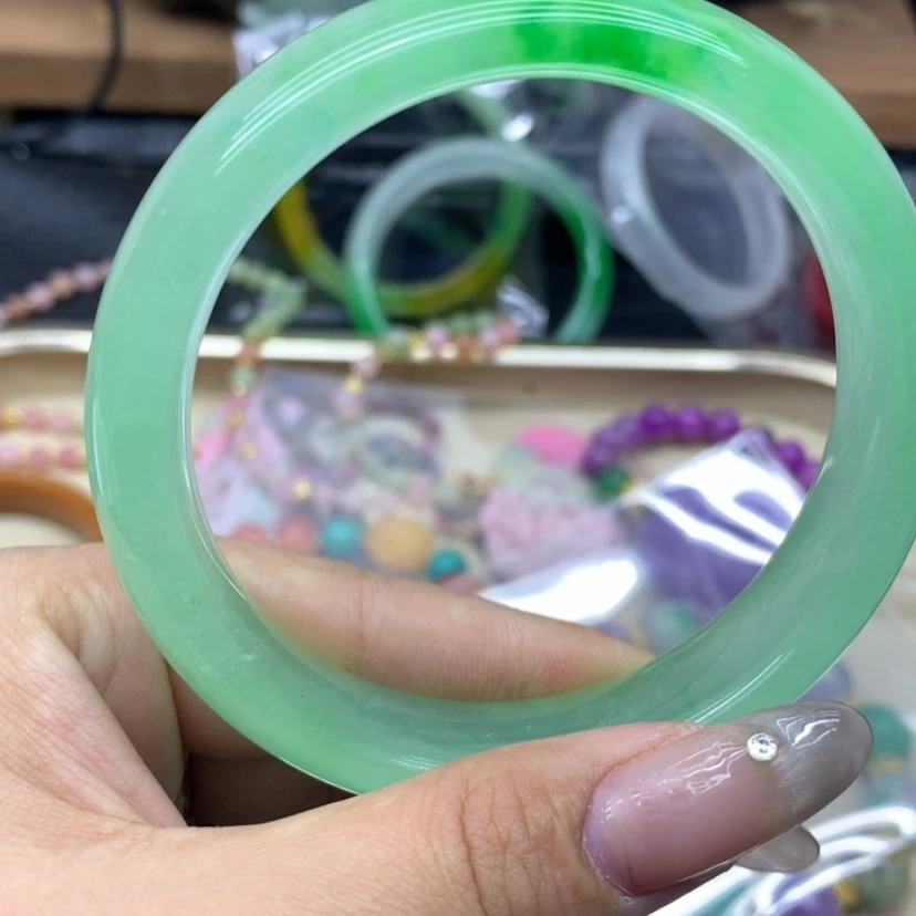 【闪购商品】翡翠颈饰未镶嵌手镯