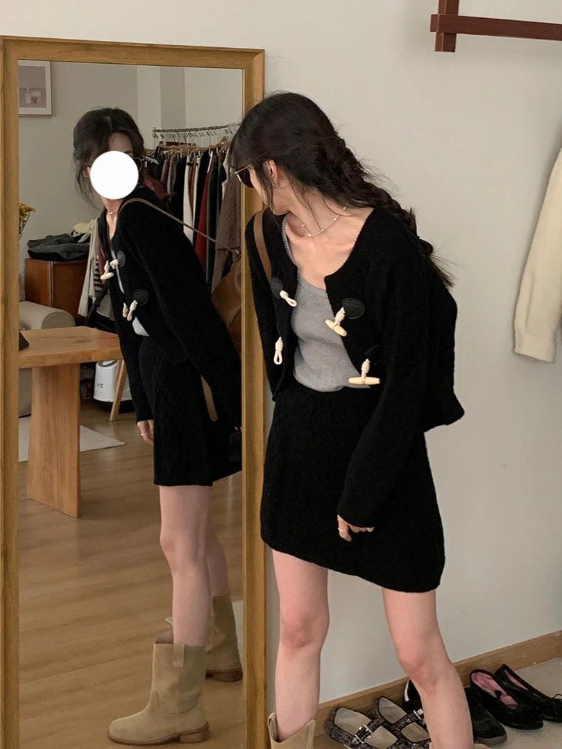 黑色牛角扣慵懒风毛衣开衫外套高腰a字半身裙两件套女2023秋季款