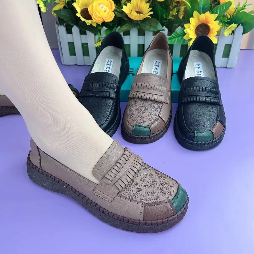 新款手工缝线牛筋软底舒适休闲百搭软皮防滑平底中老年妈妈鞋